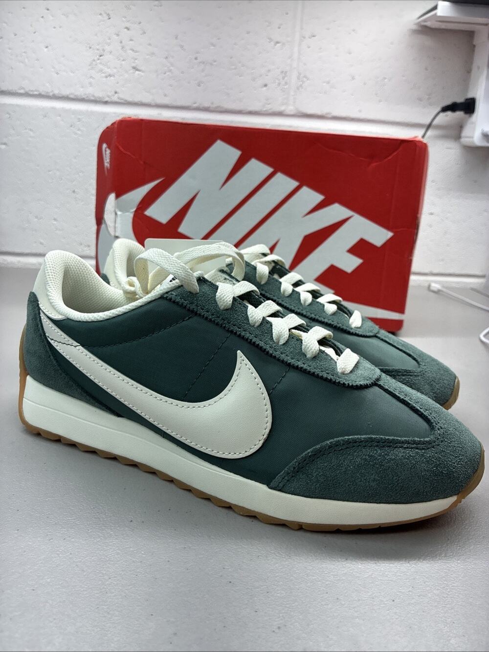 New Nike Pacific Evergreen HM4771-301 Women’s Size 8 With Box